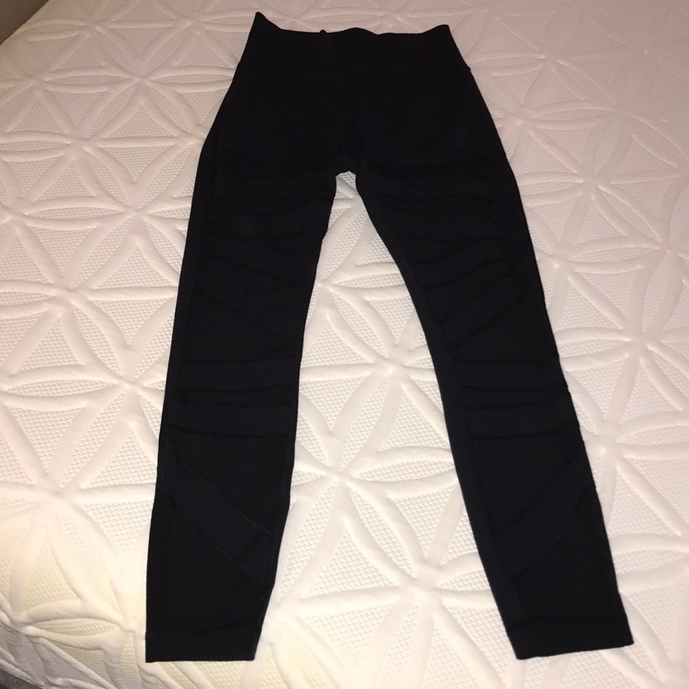 🤩Lululemon Mesh Yoga Tights never worn! Size 4